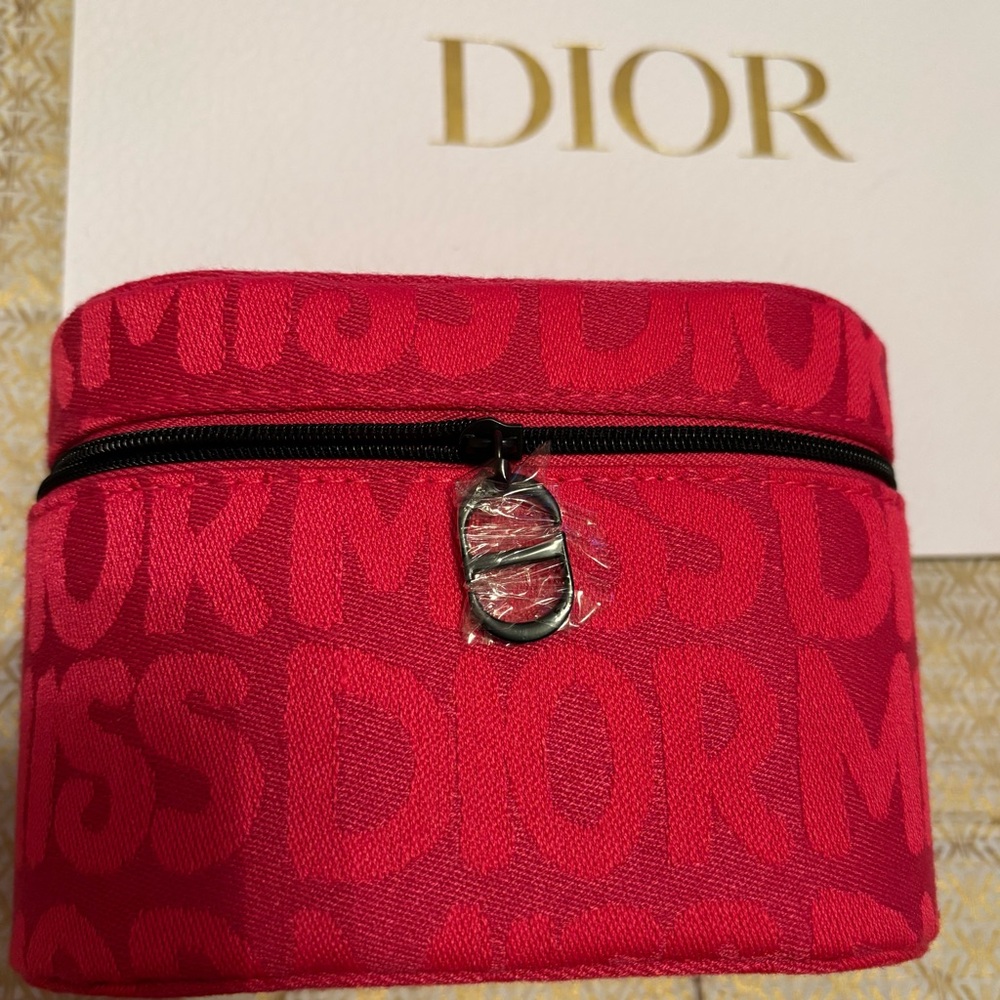 MISS DIOR Vibrant PINK - COSMETIC Makeup Pouch with CD LOGO


NEW WITH BOX